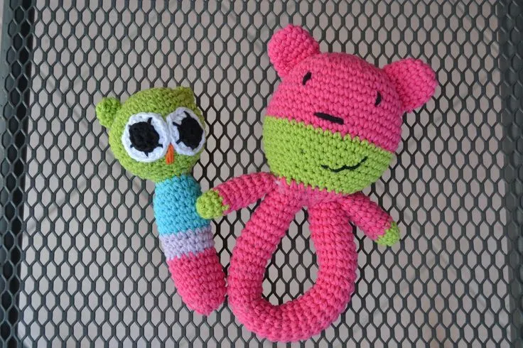 Sonajero para bebe, en hilo de algodon. totalmente lavable. Tejido ... Sonajero para bebe, en hilo de algodon. totalmente lavable. Tejido ...