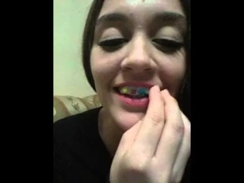 Sonrisa con brackets enamora - YouTube