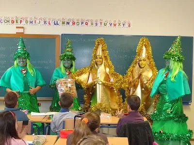 Hemos sido sorprendidos con sus preciosos disfraces y alegría. Hemos sido sorprendidos con sus preciosos disfraces y alegría.