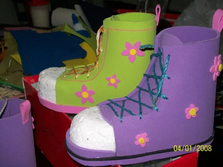 El taller de Mavi: Botitas en goma eva para sorpresitas de cumpleaños El taller de Mavi: Botitas en goma eva para sorpresitas de cumpleaños