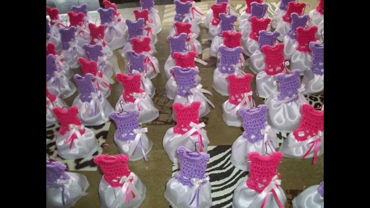 Souvenir para Quince años en crochet. - YouTube Souvenir para Quince años en crochet. - YouTube