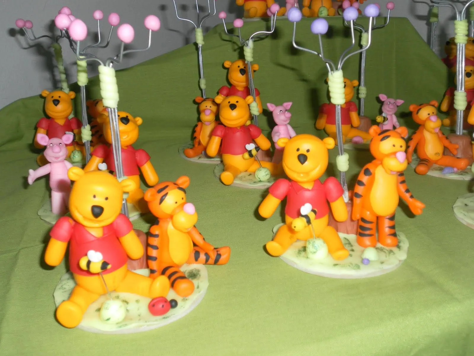 BIENVENIDOS !!!: Souvenirs de Winnie Pooh en porcelana Fria. BIENVENIDOS !!!: Souvenirs de Winnie Pooh en porcelana Fria.