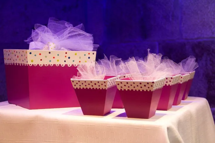 Souvenirs 15 años: cajitas de madera con bouquet de chocolatitos ... Souvenirs 15 años: cajitas de madera con bouquet de chocolatitos ...