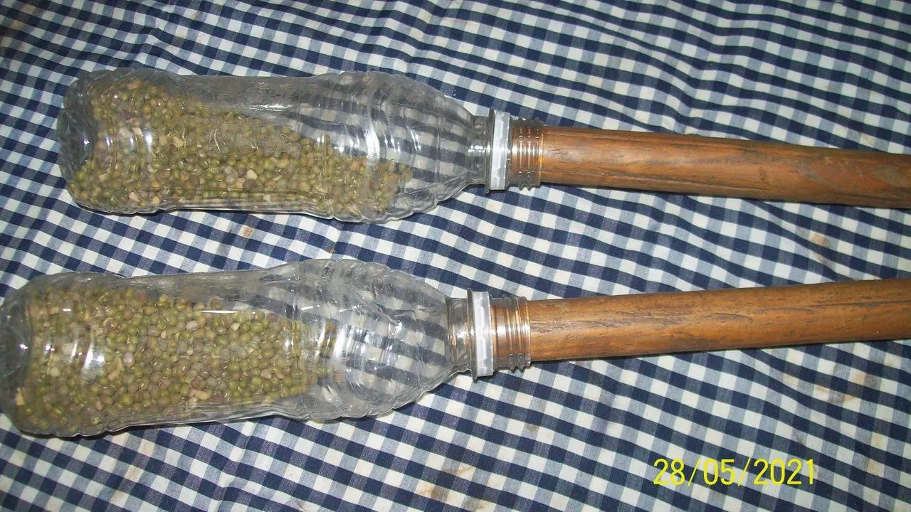 SPA|ENG] MARACAS HECHAS CON MATERIAL DE RECICLAJE / MARKS MADE WITH  RECYCLING MATERIAL