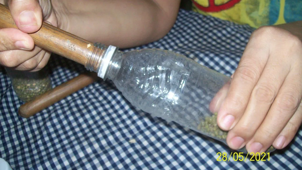 SPA|ENG] MARACAS HECHAS CON MATERIAL DE RECICLAJE / MARKS MADE WITH  RECYCLING MATERIAL