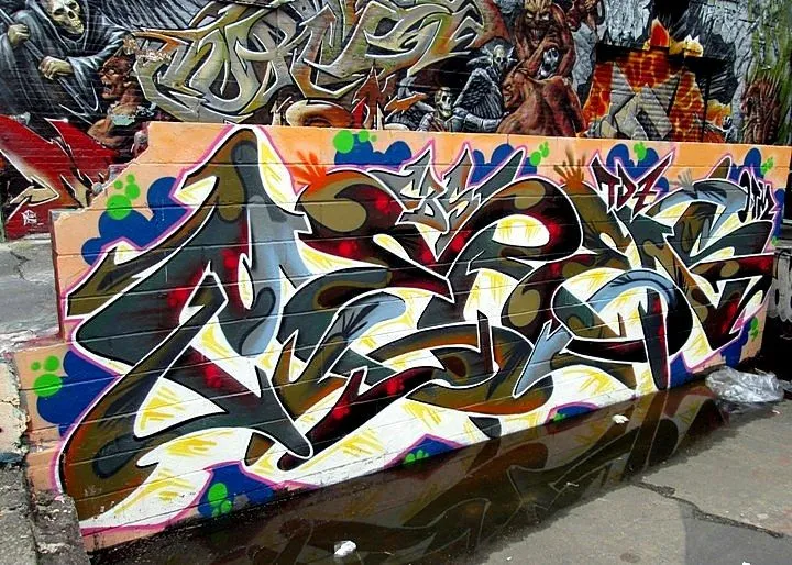 Meres-graffiti-at-5Pointz-NYC.jpg
