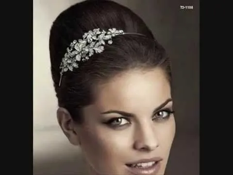 La Sposa Accesorios tocados, tiaras, diademas by Grupo Pronovias ...