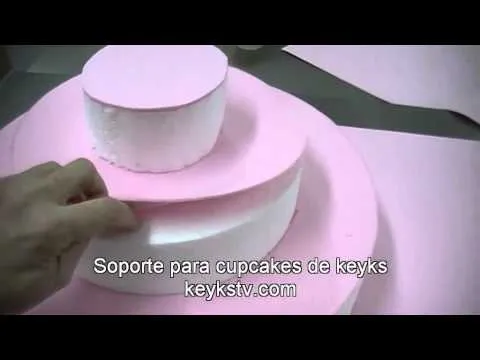 Cómo hacer un Stand - Soporte para cupcakes - YouTube Cómo hacer un Stand - Soporte para cupcakes - YouTube