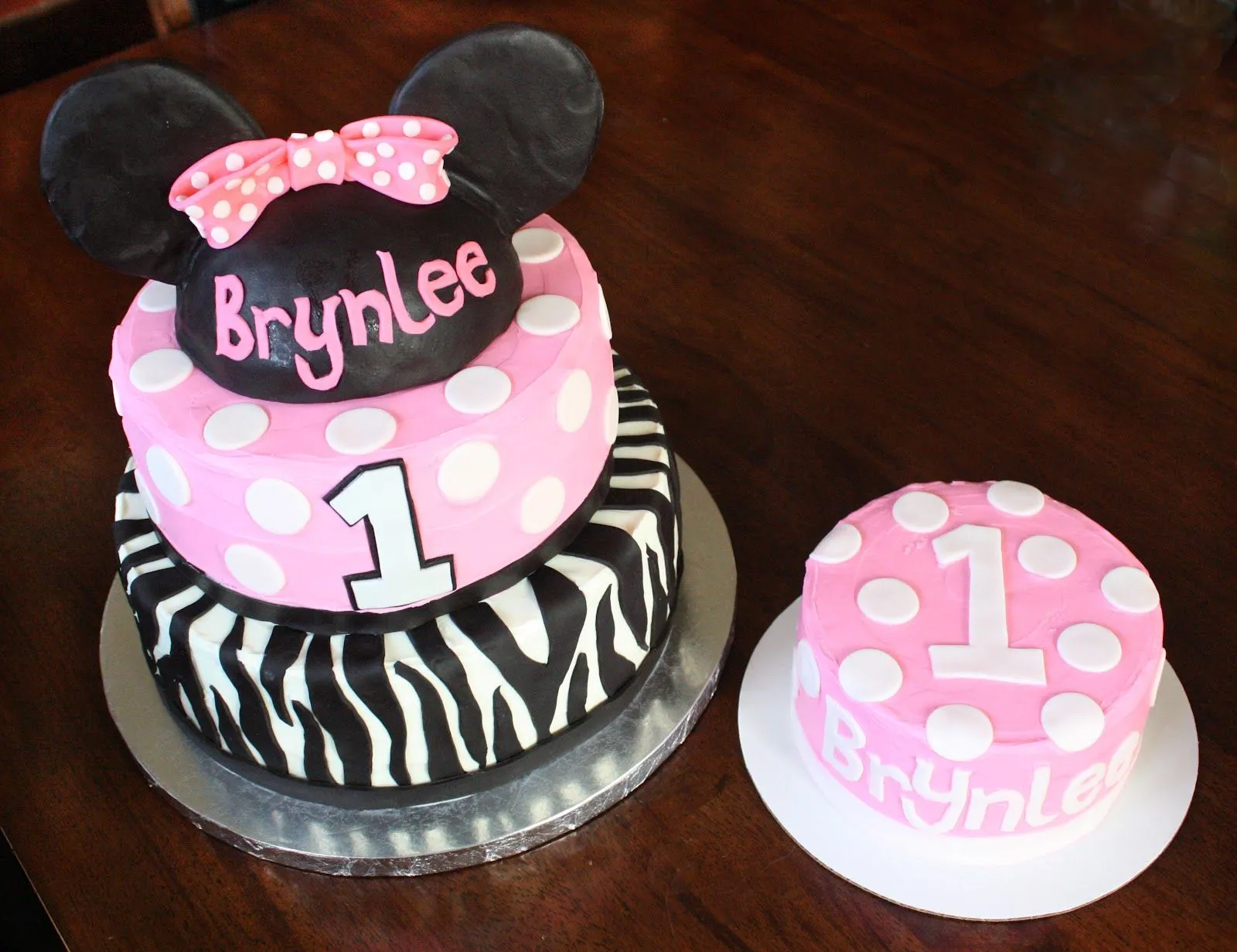 Straight to Cake: Minnie Mouse - Zebra 1st Birthday Cake Straight to Cake: Minnie Mouse - Zebra 1st Birthday Cake