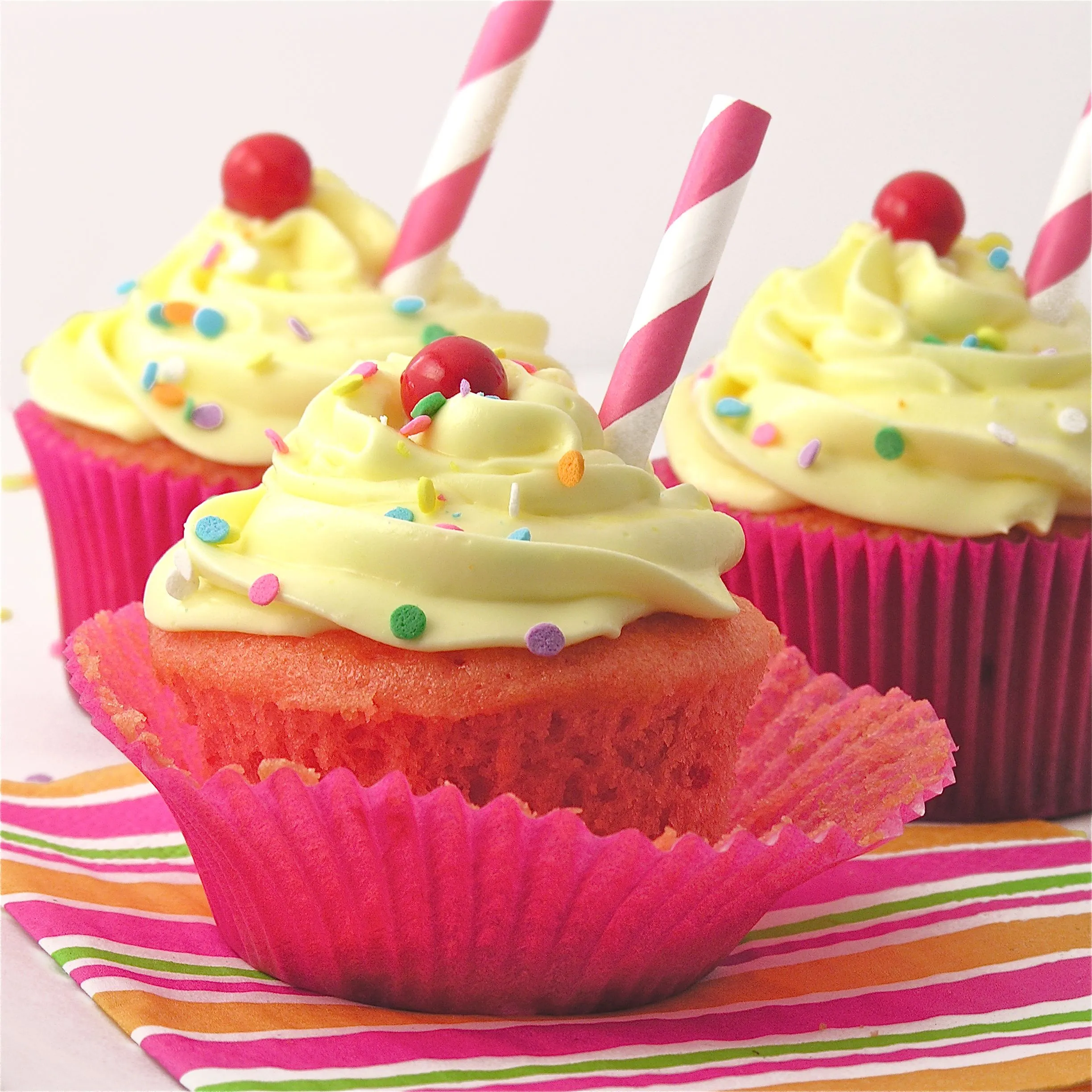 Strawberry Lemonade Cupcakes!!!! | eASYbAKED Strawberry Lemonade Cupcakes!!!! | eASYbAKED