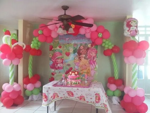 Decoración de cumpleaños strawberry - Imagui