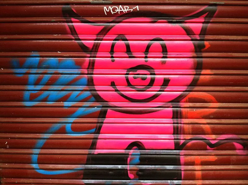 Street art y grafitis en Barcelona - El cerdo, el chupete y el ...