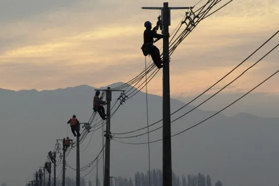 La subasta eléctrica permite a Soria moderar la subida de la luz ... La subasta eléctrica permite a Soria moderar la subida de la luz ...