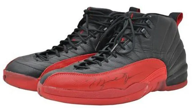 Subastan tenis de M. Jordan en $104,000 — Telemundo Chicago
