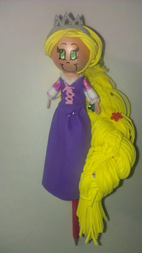 Un sueño, una manualidad: Fofulápiz. Rapunzel en goma eva Un sueño, una manualidad: Fofulápiz. Rapunzel en goma eva