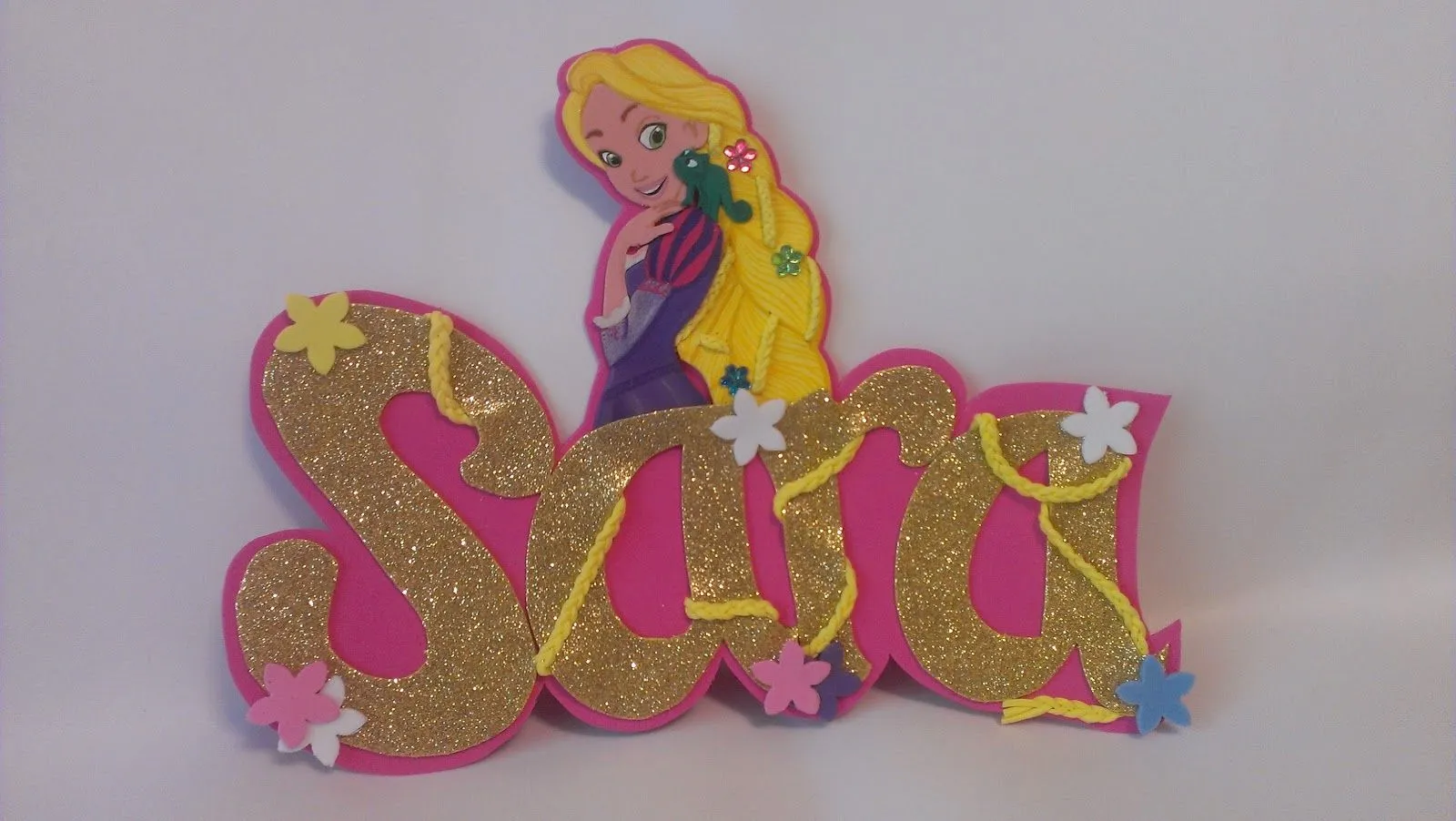 Un sueño, una manualidad: Rapunzel en goma eva. Dráculaura en goma eva Un sueño, una manualidad: Rapunzel en goma eva. Dráculaura en goma eva