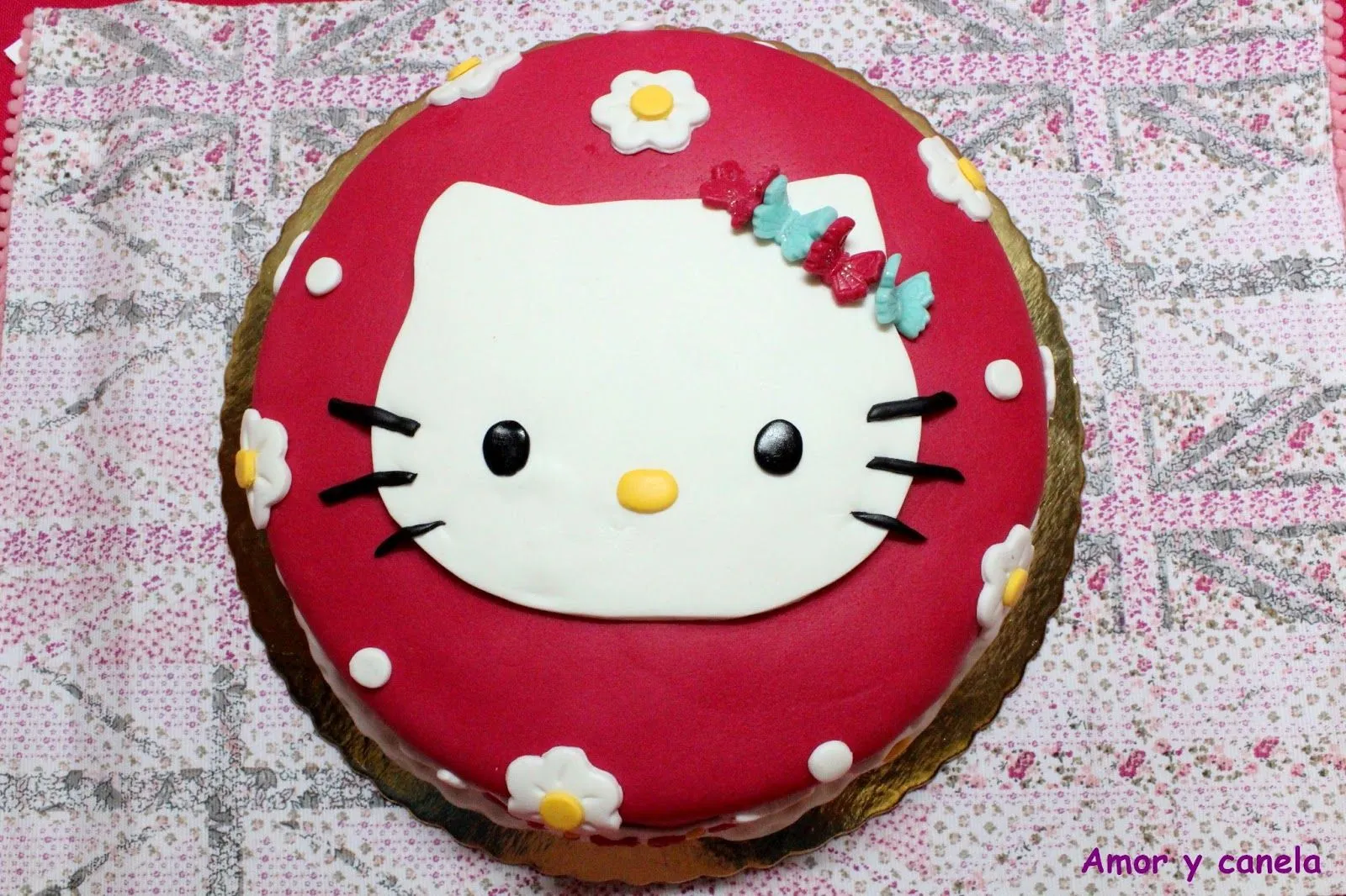 Sueños de amor y canela: Tarta fondant de Hello Kitty Sueños de amor y canela: Tarta fondant de Hello Kitty