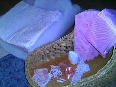 Sueños Chocolate: *Como forrar un moises para niña