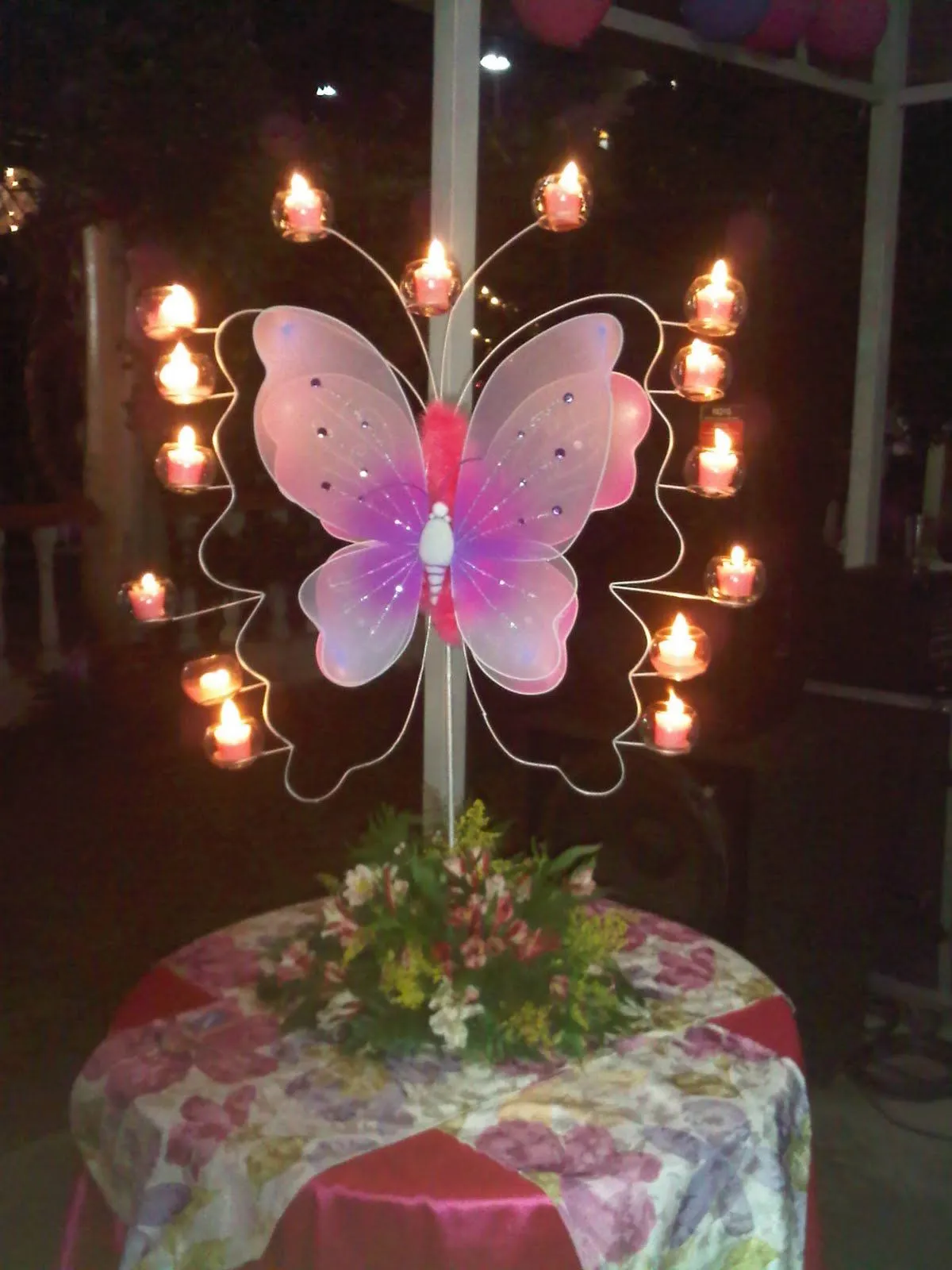 SUEÑOS DE UNA QUINCEAÑERA: CENTROS DE MESA FIESTA TEMATICA MARIPOSA