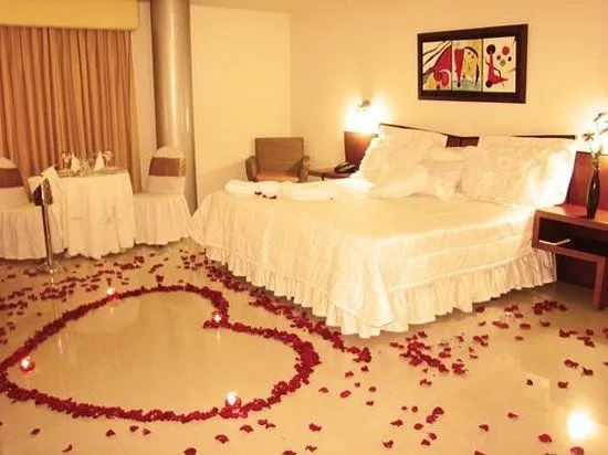 Suite Plan Noche Romantica - Picture of Howard Johnson Hotel ...