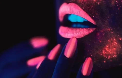 Sunday Inspo: Neon Nails | Trendencies