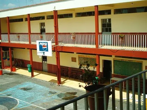 Sustrato de Des Moines: El patio de la escuela... de la vida. Sustrato de Des Moines: El patio de la escuela... de la vida.