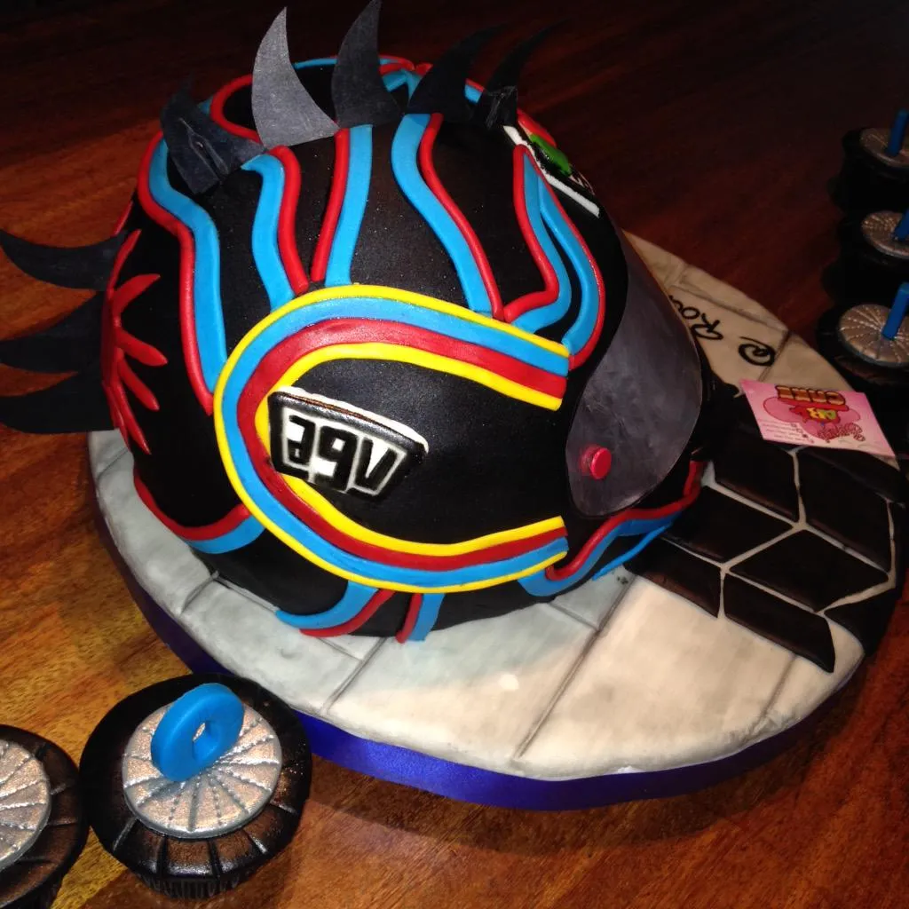 Sweet Aby Cake on Twitter: "Torta para los amantes de las motos ...