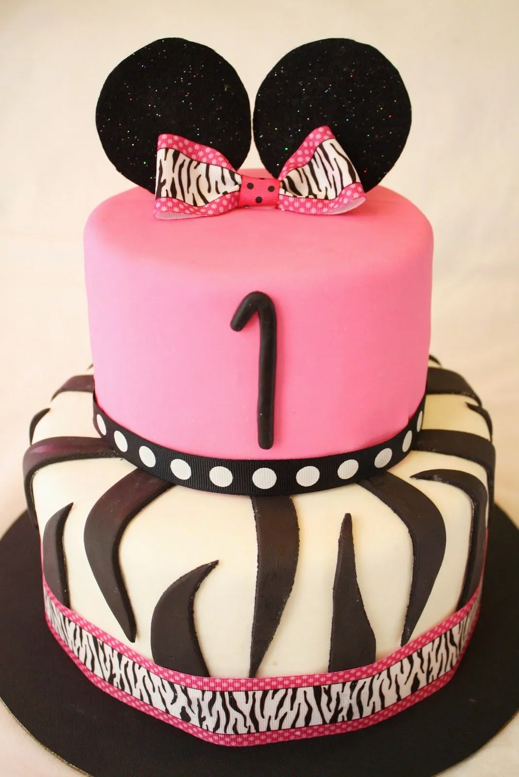 Sweet & Sassy Cakes!: Minnie Mouse! Sweet & Sassy Cakes!: Minnie Mouse!