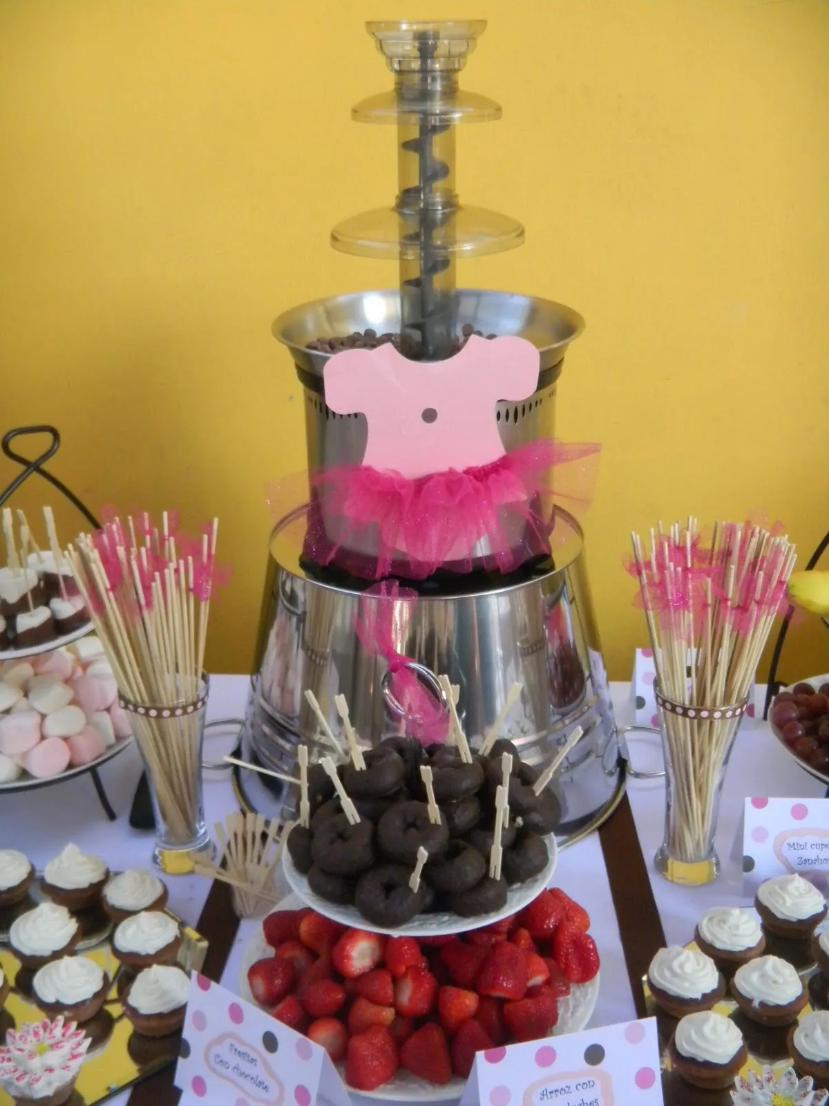 Sweet&Chic by Restaurantia: mesa dulce para baby shower