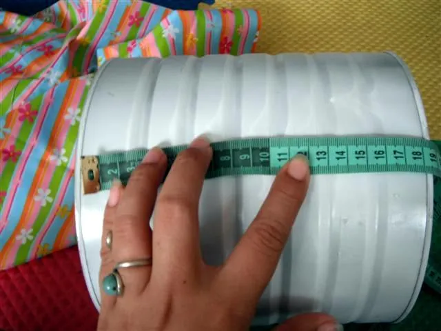 Taburete, banco, sillita para niños a partir de una lata vacia de ... Taburete, banco, sillita para niños a partir de una lata vacia de ...