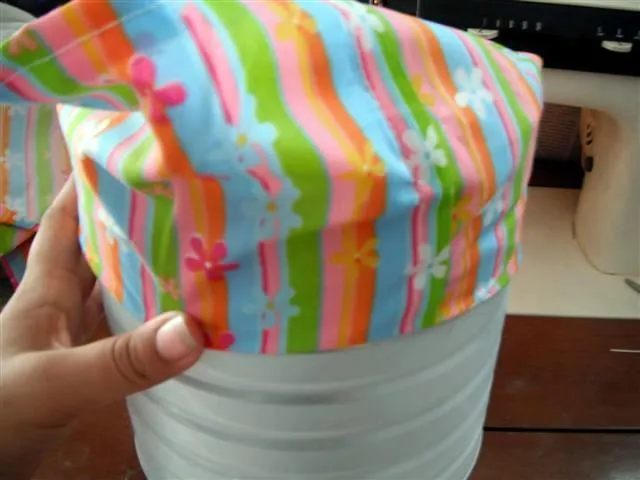 Taburete, banco, sillita para niños a partir de una lata vacia de ... Taburete, banco, sillita para niños a partir de una lata vacia de ...
