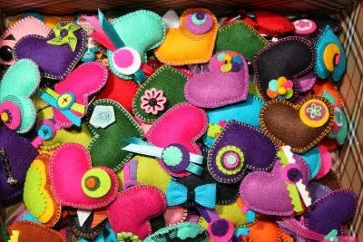 De Tacones y Bolsos: Corazones de colores