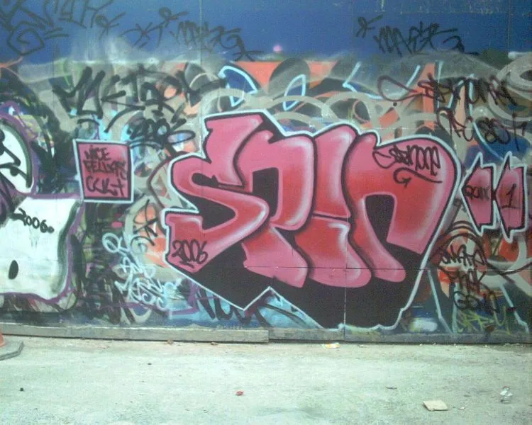 Tagging | Graffitis Urbanos | Arte que cuenta lo que las paredes ...