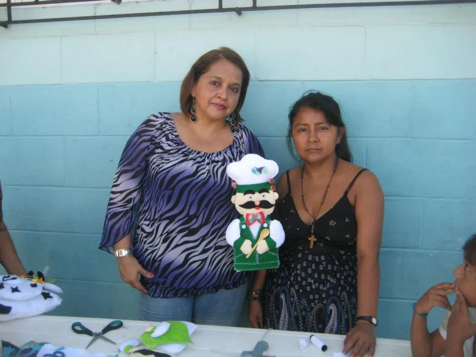 En el primer taller aprendieron manualidades para adornar la ...