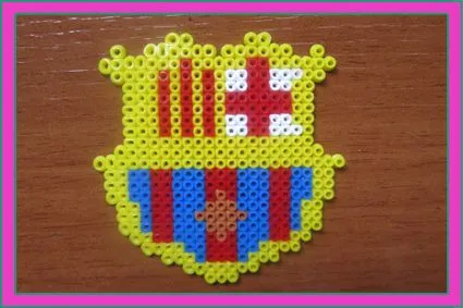El Taller de Canelita: LLAVEROS DE EQUIPOS DE FÚTBOL CON HAMA ... El Taller de Canelita: LLAVEROS DE EQUIPOS DE FÚTBOL CON HAMA ...
