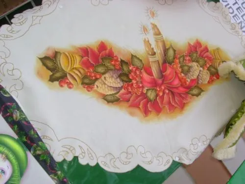 EL TALLER DE CHARO: CAMINO DE MESA PINTADO A MANO. EL TALLER DE CHARO: CAMINO DE MESA PINTADO A MANO.