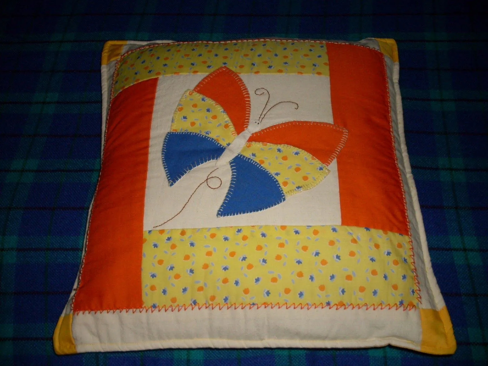 TALLER CREATIVO MANUALIDADES SAN JOSE: COJINES EN PATCHWORK TALLER CREATIVO MANUALIDADES SAN JOSE: COJINES EN PATCHWORK