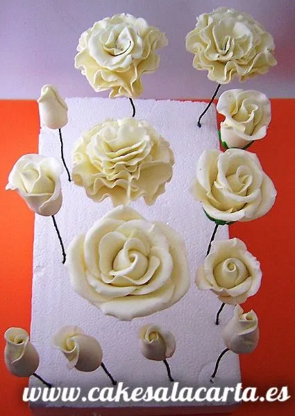 Taller de flores de pasta de goma | Cakes, cupcakes y cookies en ... Taller de flores de pasta de goma | Cakes, cupcakes y cookies en ...