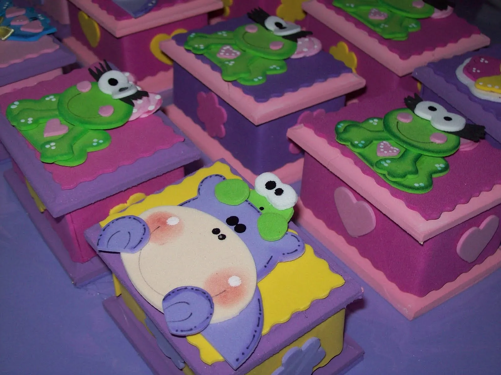 TALLER DE MANUALIDADES Y DECORACIONES: cajitas para souvenir de cumple TALLER DE MANUALIDADES Y DECORACIONES: cajitas para souvenir de cumple