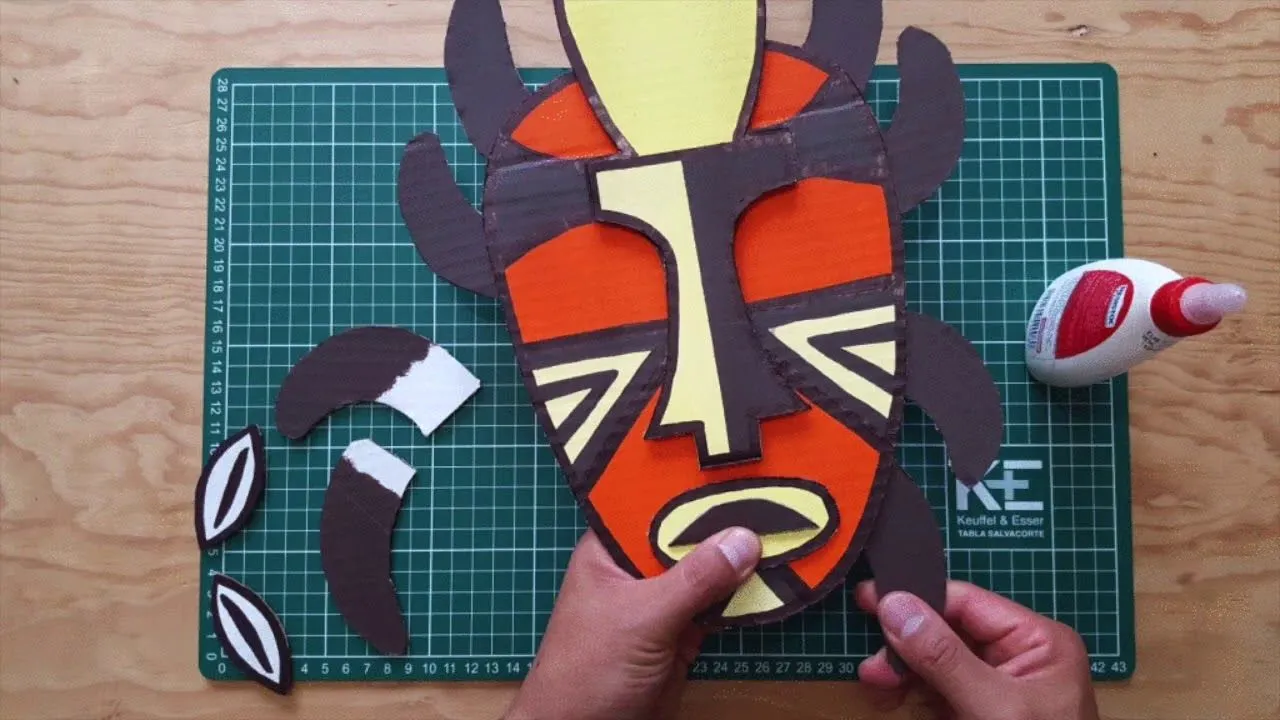 Taller Máscara Africana - YouTube