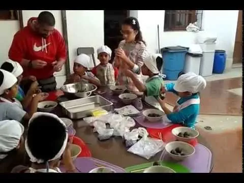 Taller de Mini Chef Albergue Infantil El Amparo Parte 2 - YouTube Taller de Mini Chef Albergue Infantil El Amparo Parte 2 - YouTube