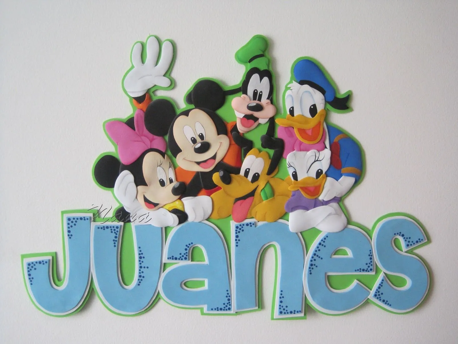 El Taller de Nana: Nombre con Aplique de Mickey Mouse y sus Amigos El Taller de Nana: Nombre con Aplique de Mickey Mouse y sus Amigos