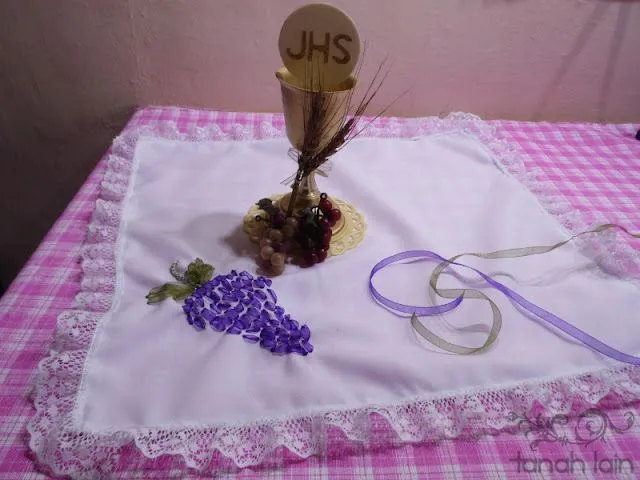 Tanah Lain: Recuerdo de Primera Comunión