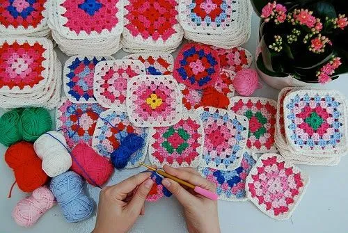 Buenas tardes, hoy les voy a enseñar a tejer unos cuadrados al ...