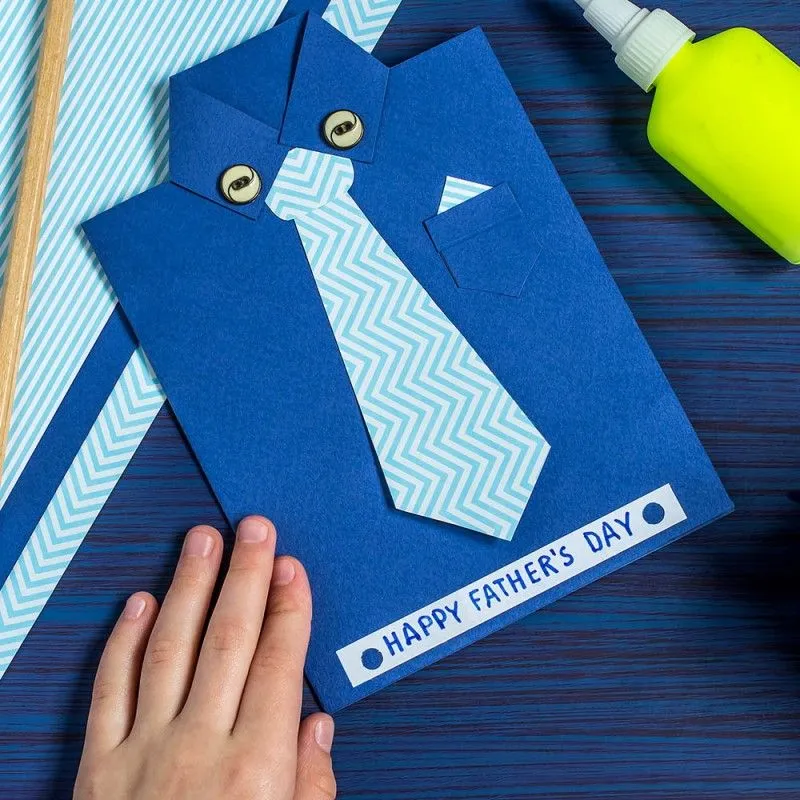 Tarjeta de camisa con corbata para el Día del Padre - Manualidades para niños Tarjeta de camisa con corbata para el Día del Padre - Manualidades para niños