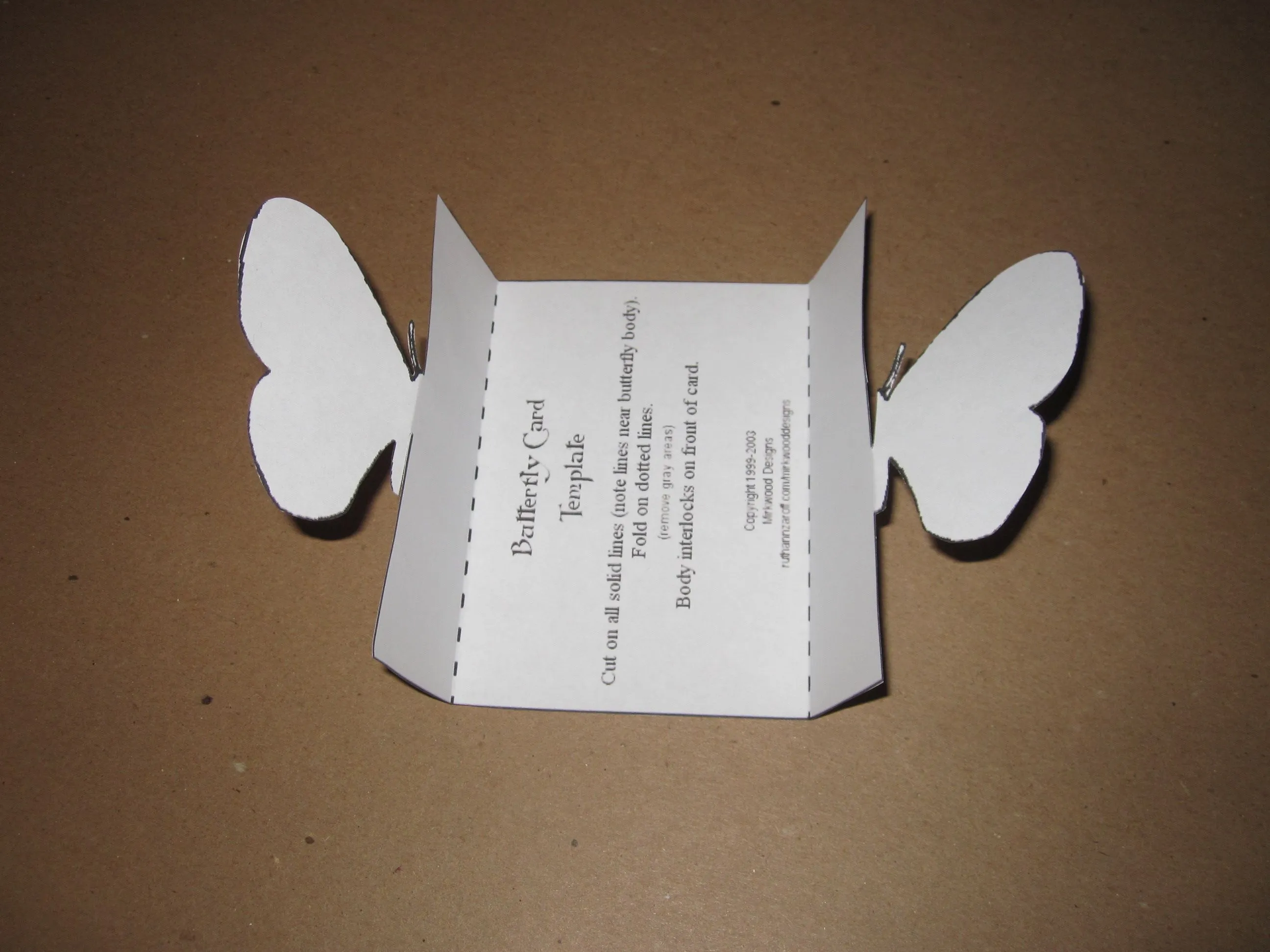 Tarjeta con cierre mariposa. Tutorial con plantilla. | Ideas y ... Tarjeta con cierre mariposa. Tutorial con plantilla. | Ideas y ...