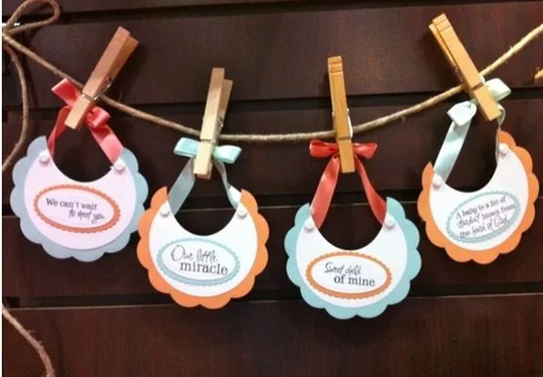 Tarjeta con forma de babero para Baby shower ~ Mimundomanual Tarjeta con forma de babero para Baby shower ~ Mimundomanual