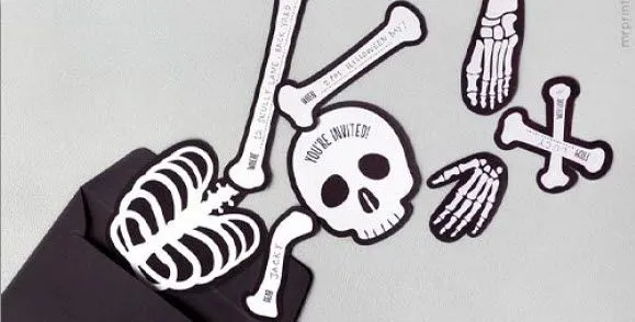 Hacer tarjeta de halloween en forma de calavera | frasesytarjetas.com Hacer tarjeta de halloween en forma de calavera | frasesytarjetas.com