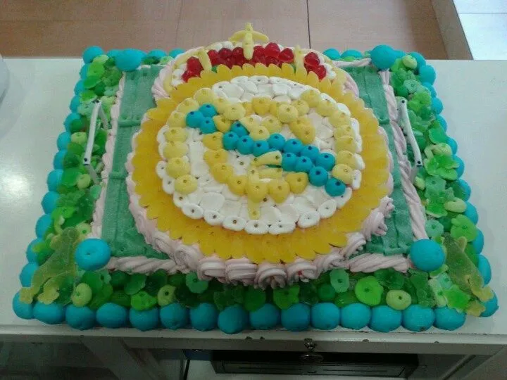 Tarta de chuches del Real Madrid para El Rincón de Sofía, Madrid ... Tarta de chuches del Real Madrid para El Rincón de Sofía, Madrid ...