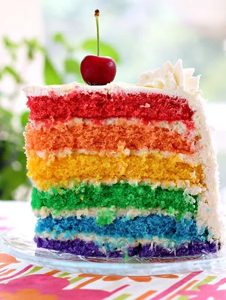 Tarta de coco, un sorprendente arco iris | PequeRecetas